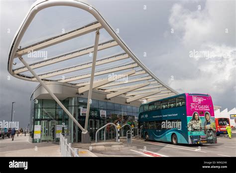 Modern bus station hi-res stock photography and images - Alamy