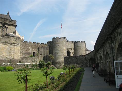 JUNK BOAT TRAVELS: Stirling Castle and Dunfermline Abbey Scotland