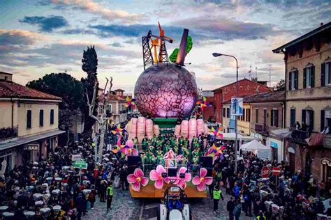 Iconic Carnivals of Italy: Exploring Festive Traditions - Life in Italy