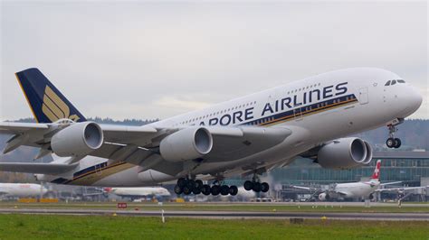 New Singapore Airlines A380 will serve HK & London - Live from a Lounge