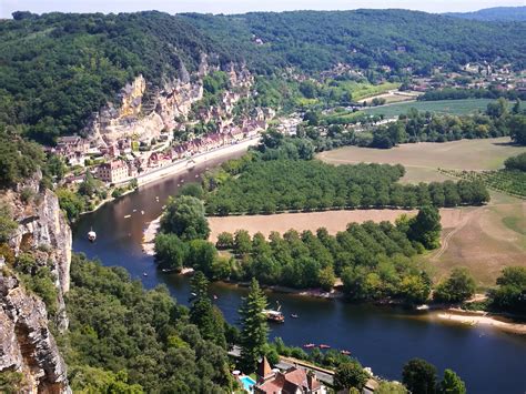 Kayaking and Canoeing on the Dordogne river - Lost in Bordeaux