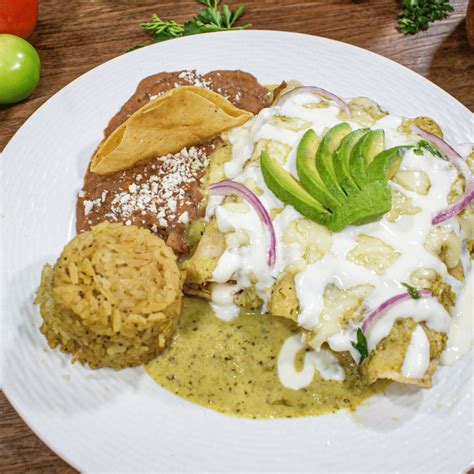 Enchiladas Suizas con Frijoles y Arroz - RICCO