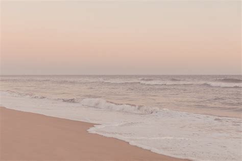 Pink Beach | Minimalist desktop wallpaper, Cute laptop wallpaper ...