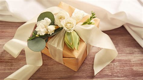 Top 10 Most Luxurious Wedding Gift Ideas For Wealthy Couple