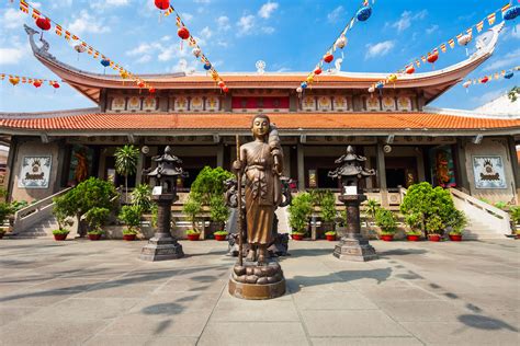 The 7 Best Temples and Pagodas in Ho Chi Minh City, Vietnam