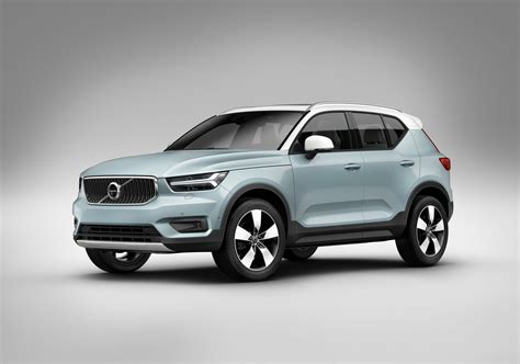 Volvo XC40 Momentum And Inscription Variants Coming Soon To India - CarSaar