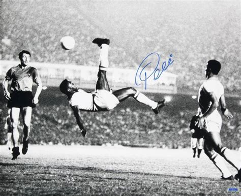 PELE SIGNED "BICYCLE KICK" PHOTOGRAPH