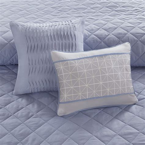 Decorative Pillows for Your Modern Contemporary Style Bedroom