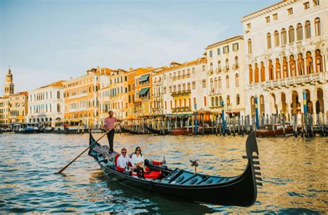 Venice Walking Tour + Gondola Ride Ticket | Vox City