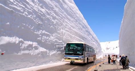 This 55-Feet-Deep Snow Corridor In Japan Looks Like A Mountain Route ...