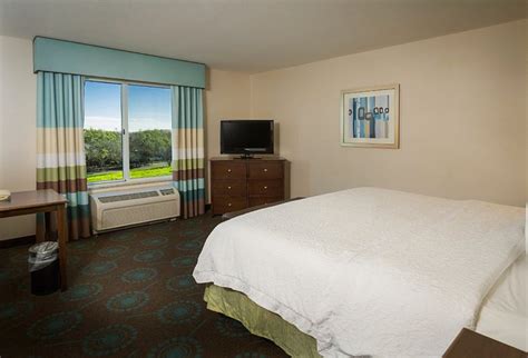 Hampton Inn & Suites Suisun City Waterfront Rooms: Pictures & Reviews ...