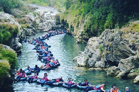 Goa Pindul, Petualangan Cave Tubing Yang Asyik Banget