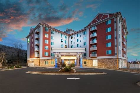 HOLIDAY INN EXPRESS & SUITES ASHEVILLE DOWNTOWN, AN IHG HOTEL - Updated ...