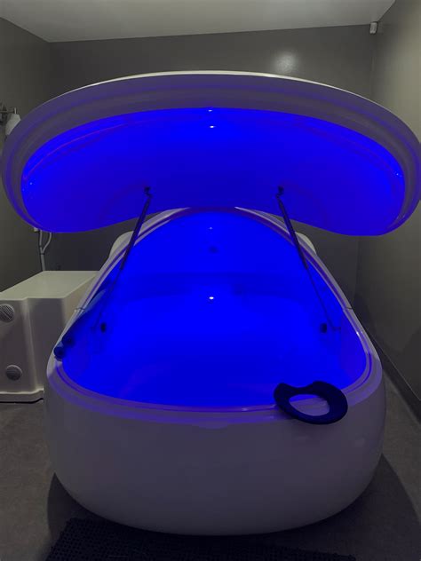 What is flotation therapy and do sensory deprivation tanks do anything ...