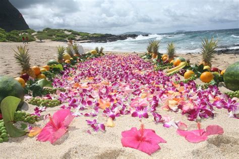 Hawaii wedding flower design by Sweet Hawaii Wedding