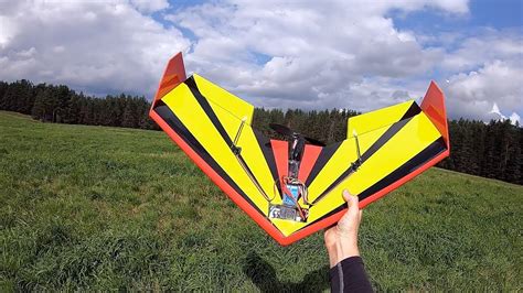 39" RC Flying Wing plane flight test - YouTube