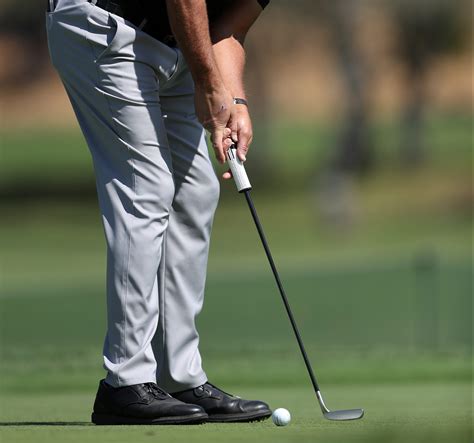 Phil Mickelson finding putting success with a longer arm-lock model ...