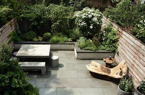 Landscaping: 10 Classic Layouts for Townhouse Gardens - Gardenista