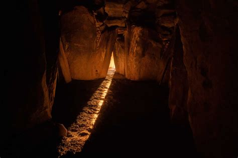 Winter solstice sunrise fills Newgrange in SPECTACULAR light (WATCH)