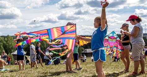 Learn How to Fly a Kite - NWF | Ranger Rick