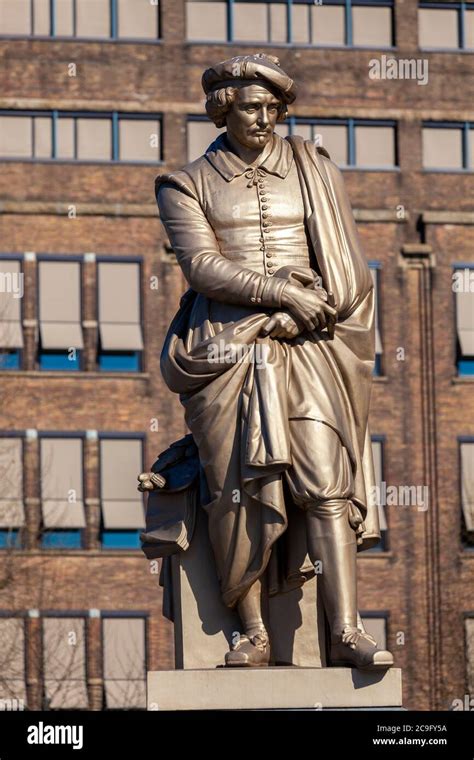 Statue of Rembrandt, Rembrandtplein, Amsterdam, Netherlands Stock Photo ...