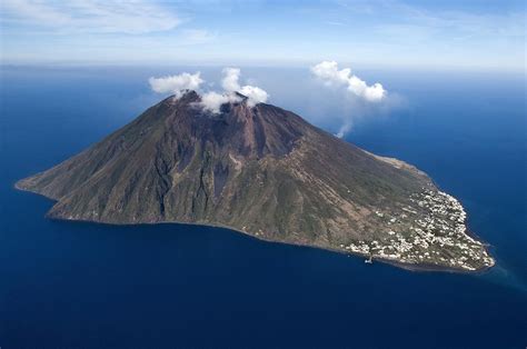 8 Top Volcanoes Globally: A Traveler's Guide | Quizzop