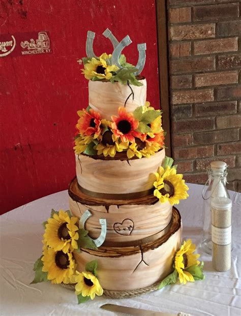 Joker and Harley Quinn themed wedding cake.