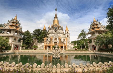 A Guide to the Best Temples in Vietnam - The Velvet Runway