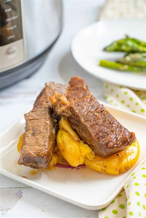 Instant Pot Beef Short Ribs Recipe | A Pressure Cooker