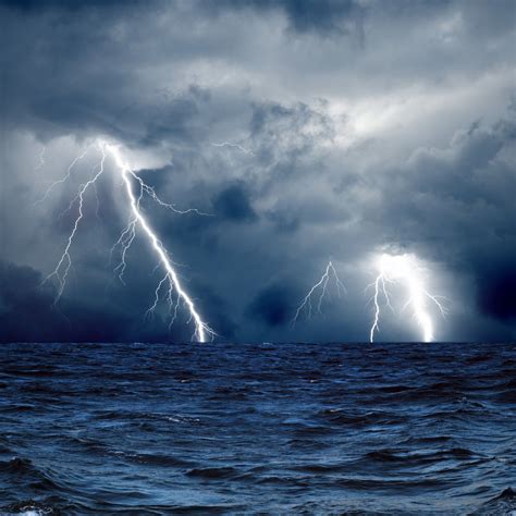 Lightning Storm at The Sea Apple iPhone 5s hd wallpapers available for ...