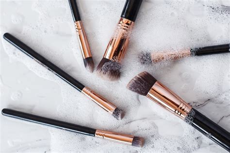 How to Clean your Makeup Brushes Properly - The Chriselle Factor