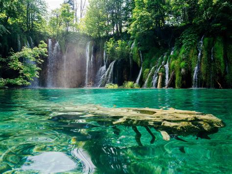 Transfer Zagreb to Split via Plitvice Lakes Tour - Experience Dalmatia