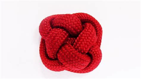 How You Can Tie The Chinese Button Knot | Button knot, Paracord ...