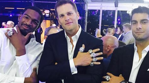 Tom Brady shows off biggest Super Bowl ring ever | Mashable