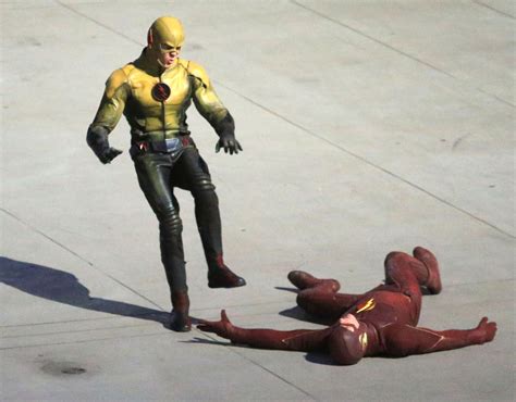 The Flash - First Look - Reverse-Flash/Prof. Zoom Costume - Set Photos ...