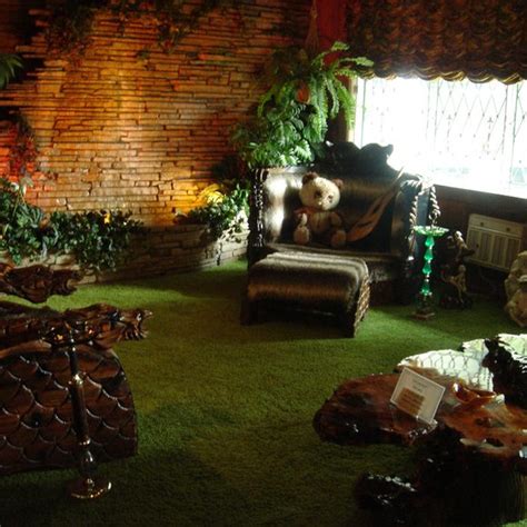 The Jungle Room at Graceland – Memphis, Tennessee - Atlas Obscura