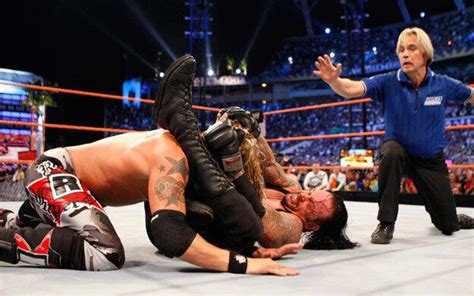 (Almost) 5-Star Match Reviews: The Undertaker vs. Edge - WWE ...