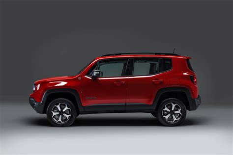 Jeep joins the EV market with hybrid versions of the Renegade and ...