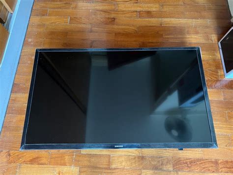 SAMSUNG UA32N4300 with stand/wall bracket, TV & Home Appliances, TV ...