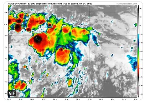 Tropical wave in the Atlantic is now being given a 60% chance of ...