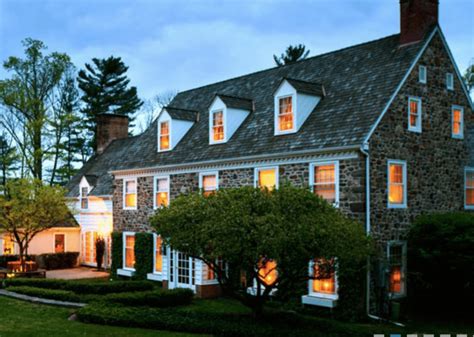 23 Pennsylvania Hotels with Hot Tub, Whirlpool or JACUZZI® in room