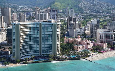 Waikiki Aerial Sheraton and Royal Hawaiian Hotel with Waikiki Be ...