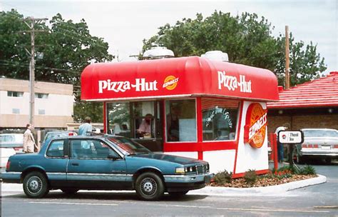 #TBT: The Story of Pizza Hut's Red Roof