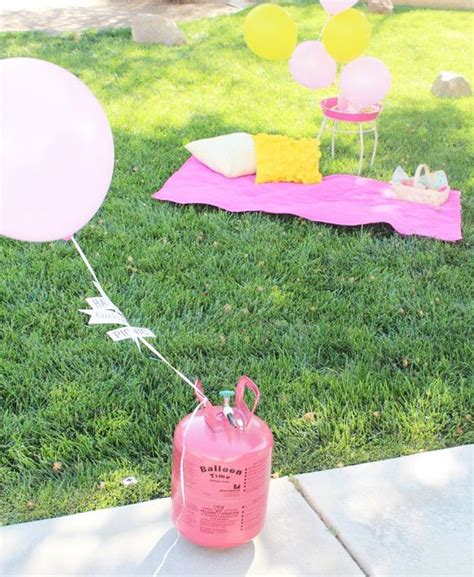 Picnic party ideas :: Thoughtfully Simple | Backyard picnic, Balloon ...