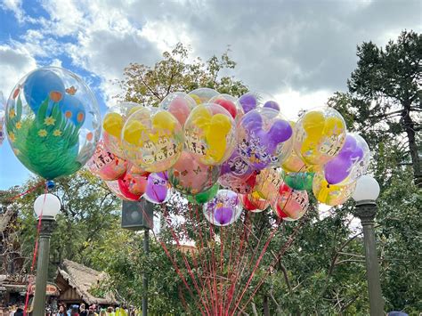 Colorful New Balloons Float into Disneyland! - MickeyBlog.com