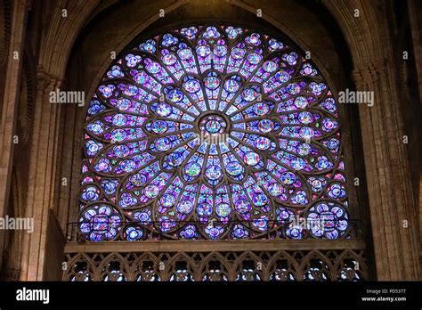 North rose window notre dame cathedral hi-res stock photography and ...