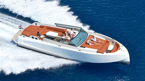 14 Small Luxury Yachts For A Stylish Getaway On...