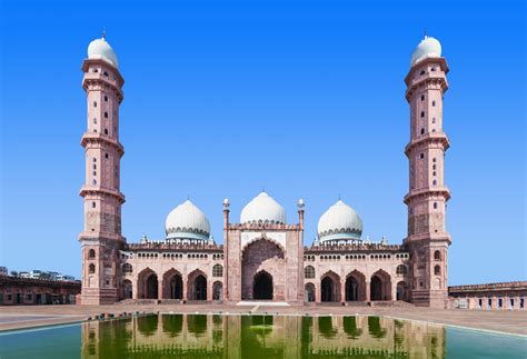 Visit Taj Ul Masajid in Bhopal - Every Detail You Need to Know - Yatra.com