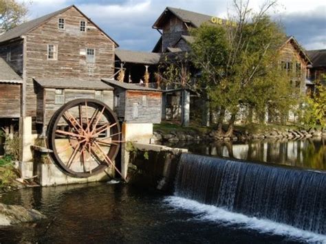 The Old Mill Candy Kitchen (Pigeon Forge) - 2021 All You Need to Know ...