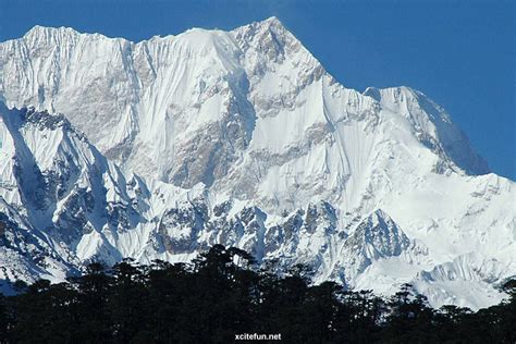 Kangchenjunga Mountain Images - Between Nepal & India - XciteFun.net